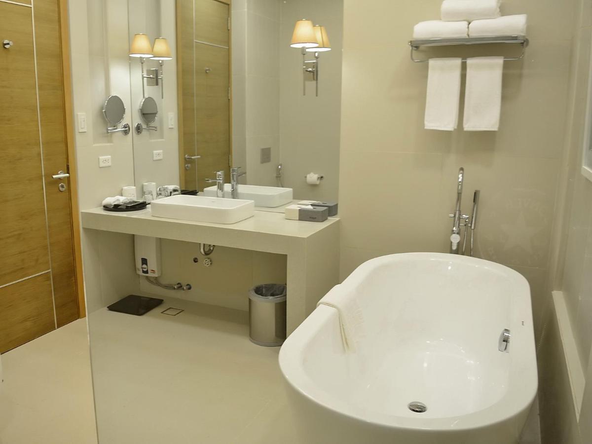 Aqua Boracay Hotel Balabag  Ngoại thất bức ảnh Bathroom