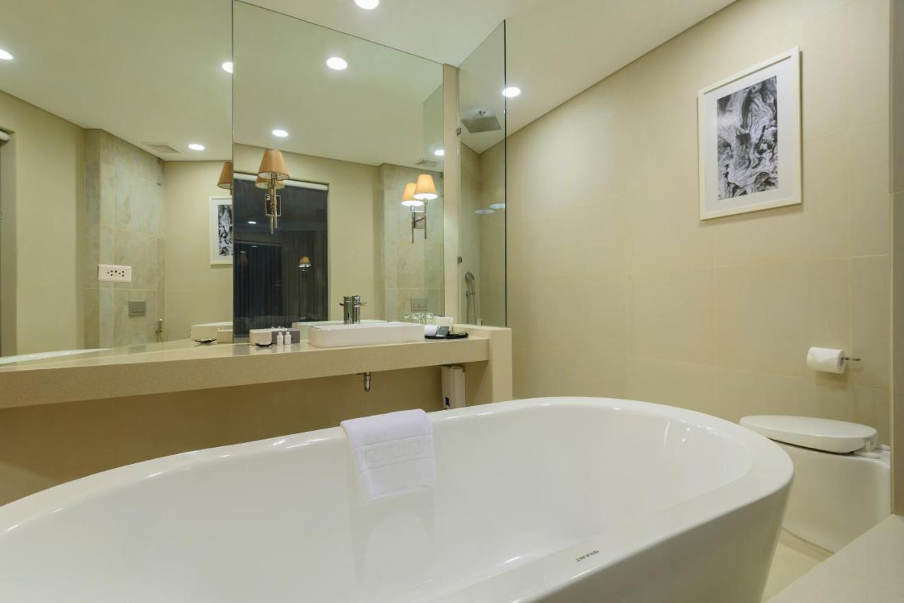 Aqua Boracay Hotel Balabag  Ngoại thất bức ảnh Bathroom