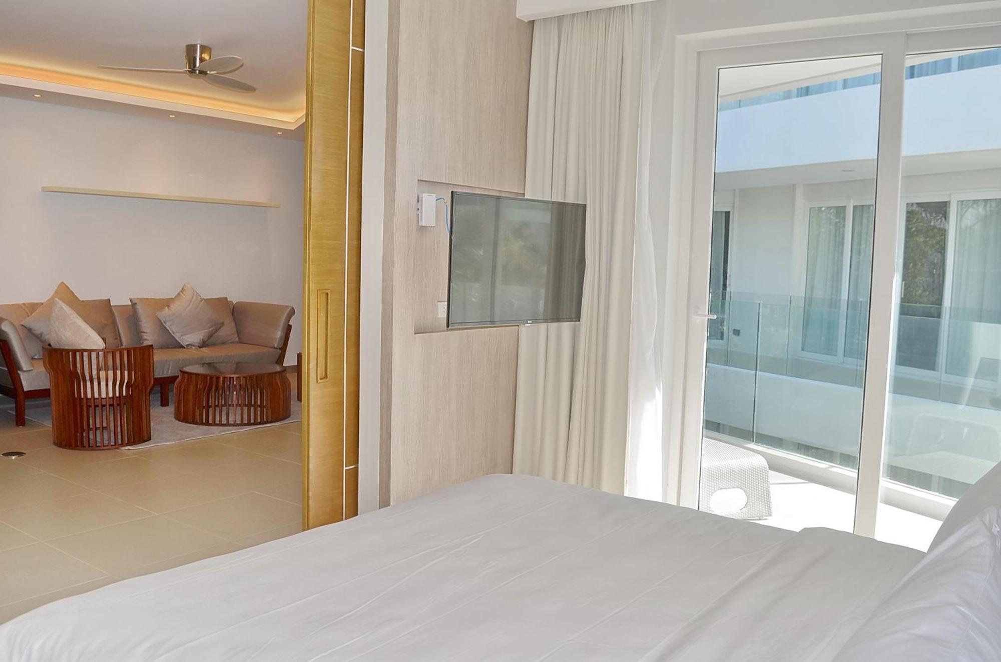 Aqua Boracay Hotel Balabag  Phòng bức ảnh A bedroom at the hotel